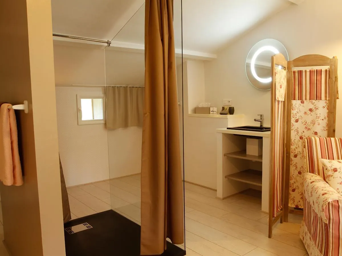 *** Bed & Breakfast Couleur Lavande Le Thor Francie